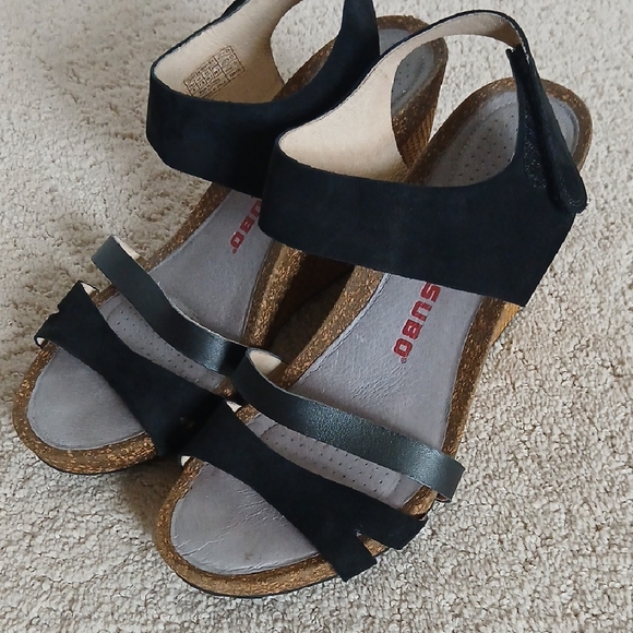 Tsubo Shoes - Tsubo Black and Gray Women's Sandals
